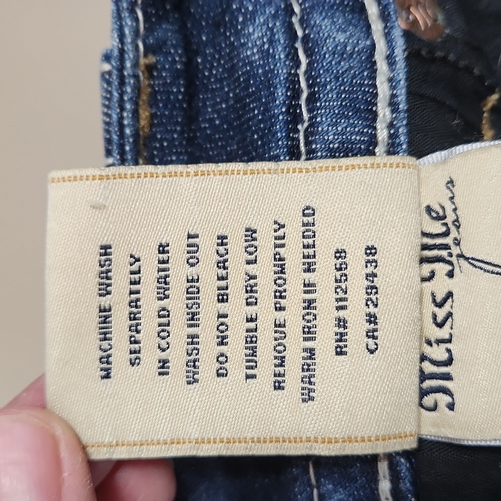 Miss Me Signature‎ Distressed Shorts - Picture 6 of 6
